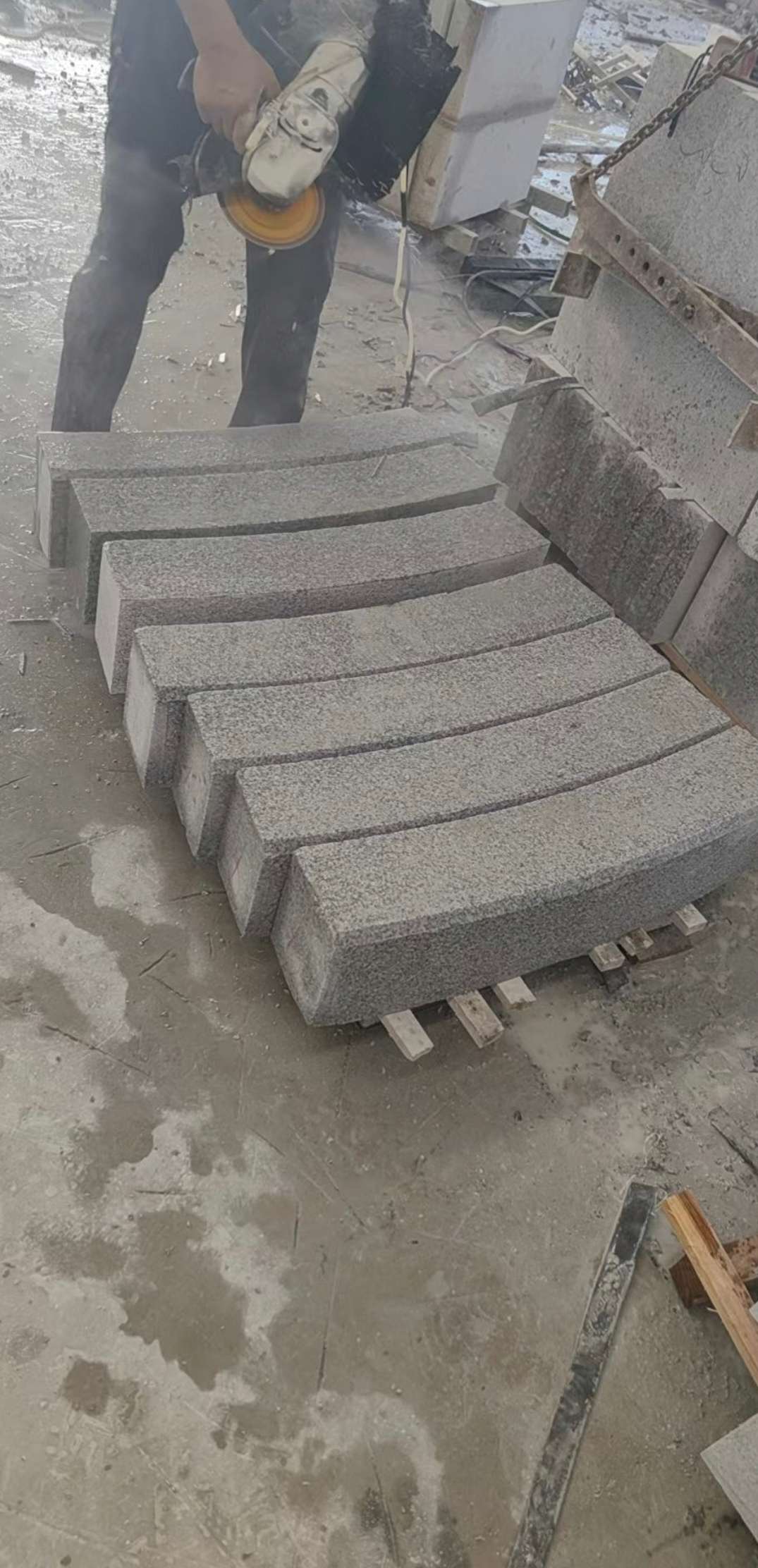 连云港芝麻白弧形路牙石
