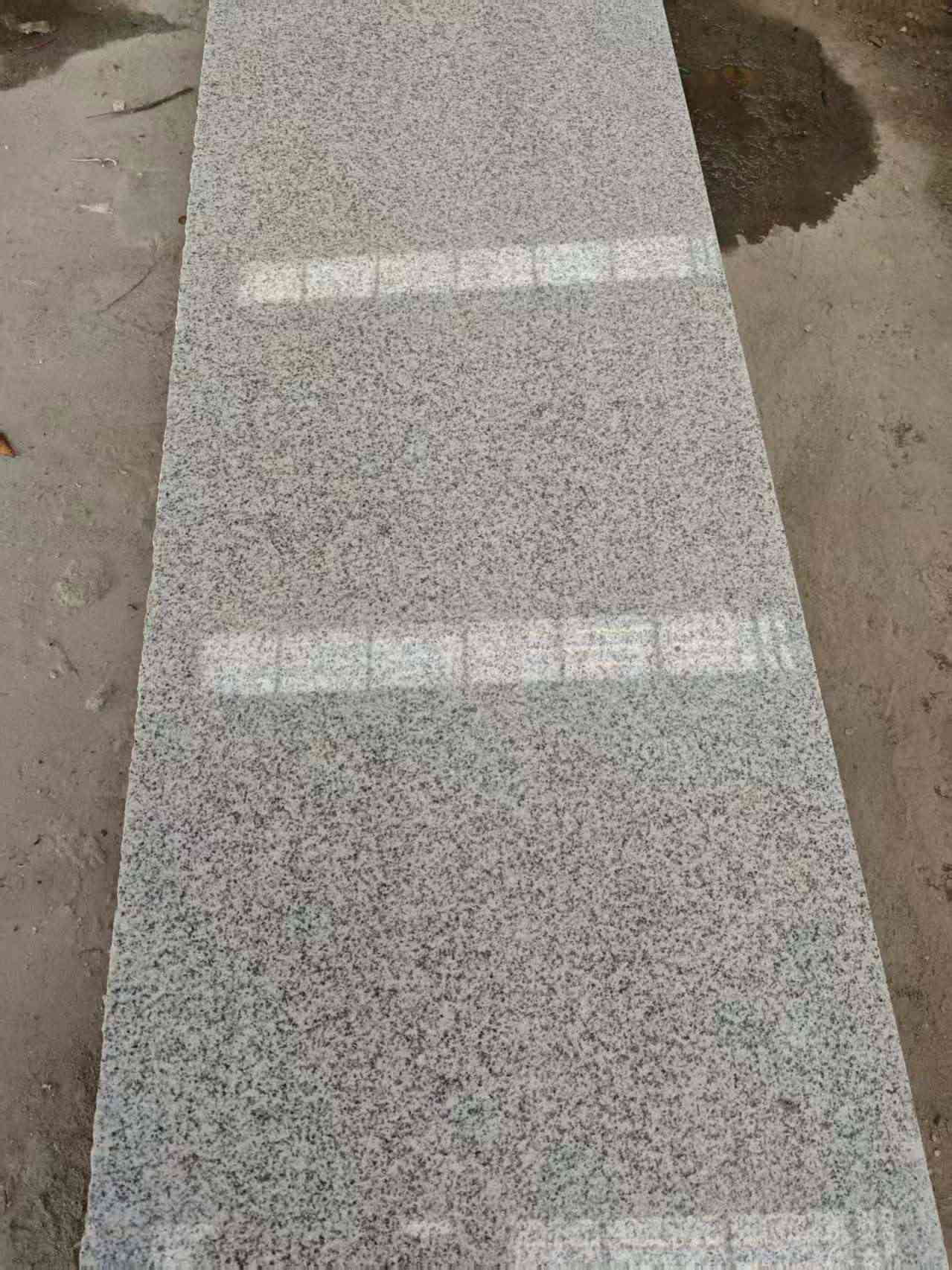 连云港芝麻白光面毛板